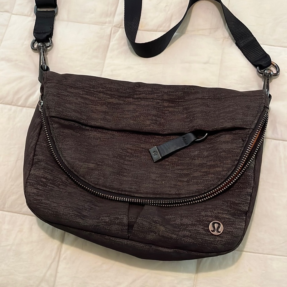 Lululemon festival bag